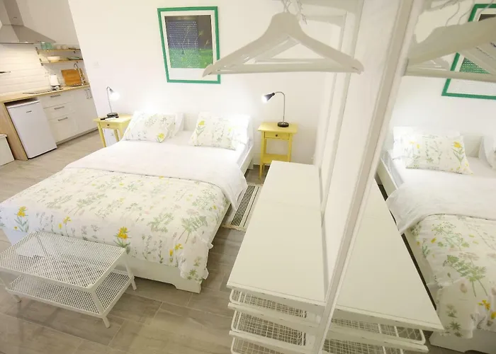 Navi アパート ビビニェ